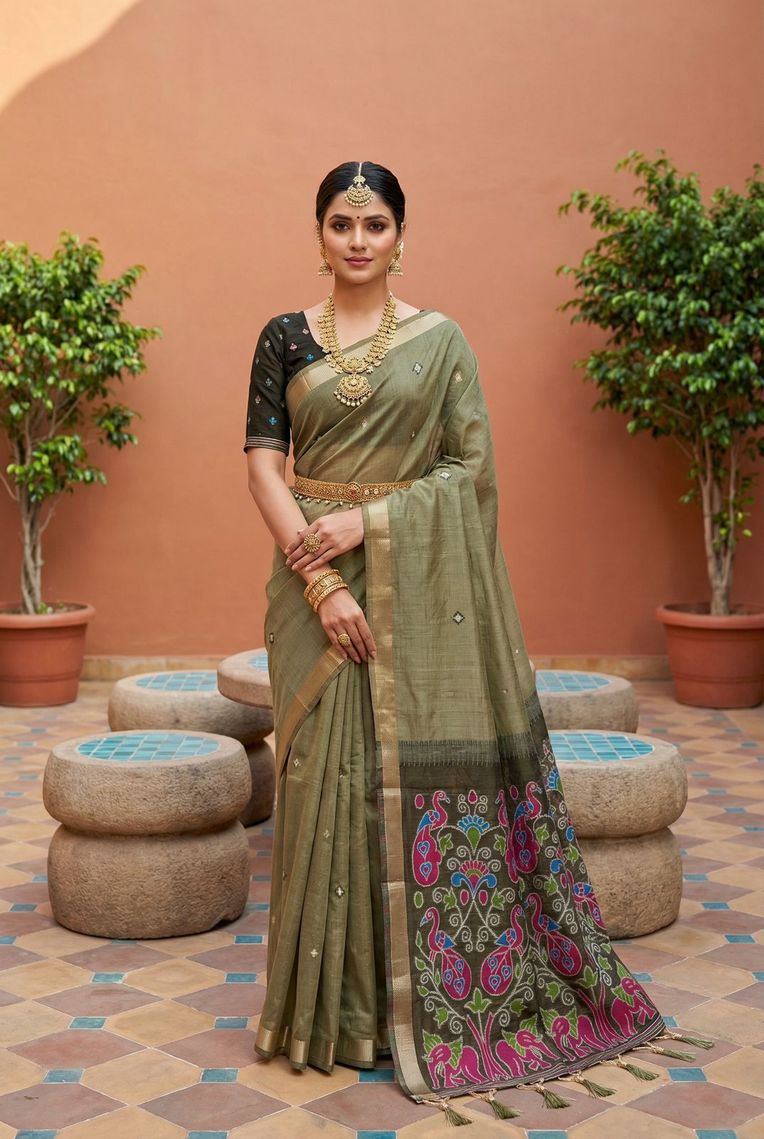Inimitable Mehndi Pure Munga Cotton Silk Saree With Sonorous Blouse Piece