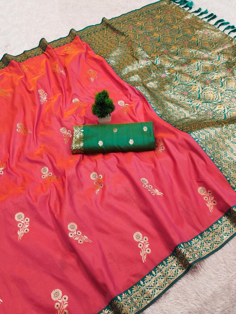 Blooming Pink Pure Zari Weaving Banarasi Silk Saree With Staggering Blouse Piece