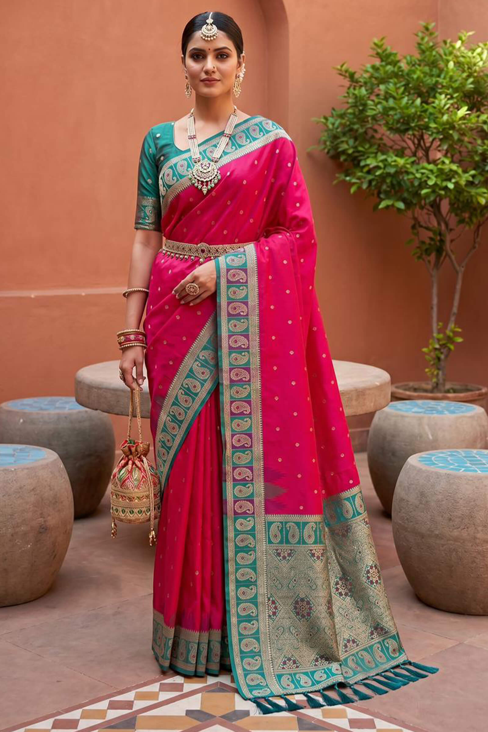 Alluring Dark Pink Pure Zari Weaving Banarasi Silk Saree With Propinquity Blouse Piece
