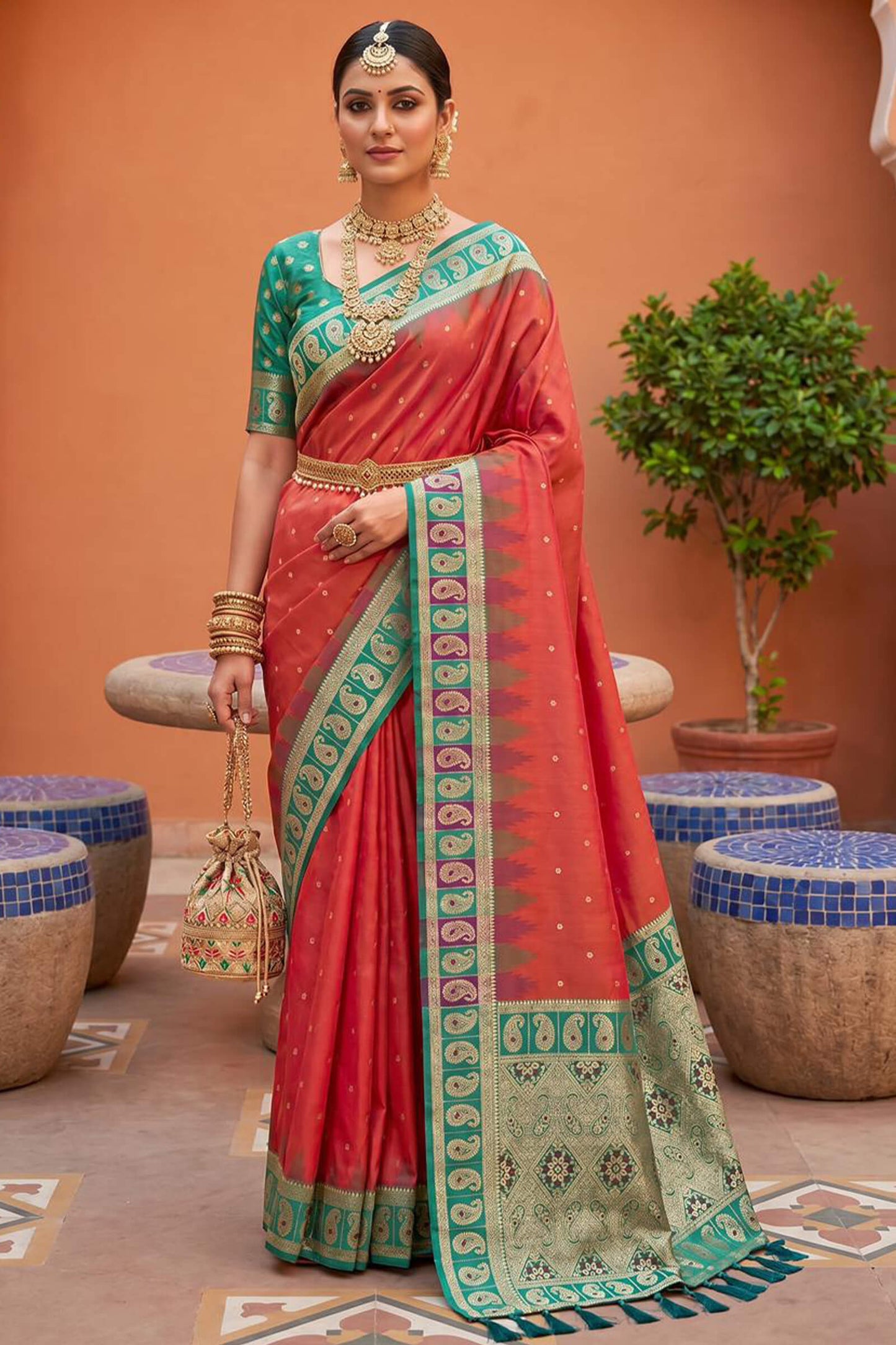 Ornate Peach Pure Zari Weaving Banarasi Silk Saree With Arresting Blouse Piece