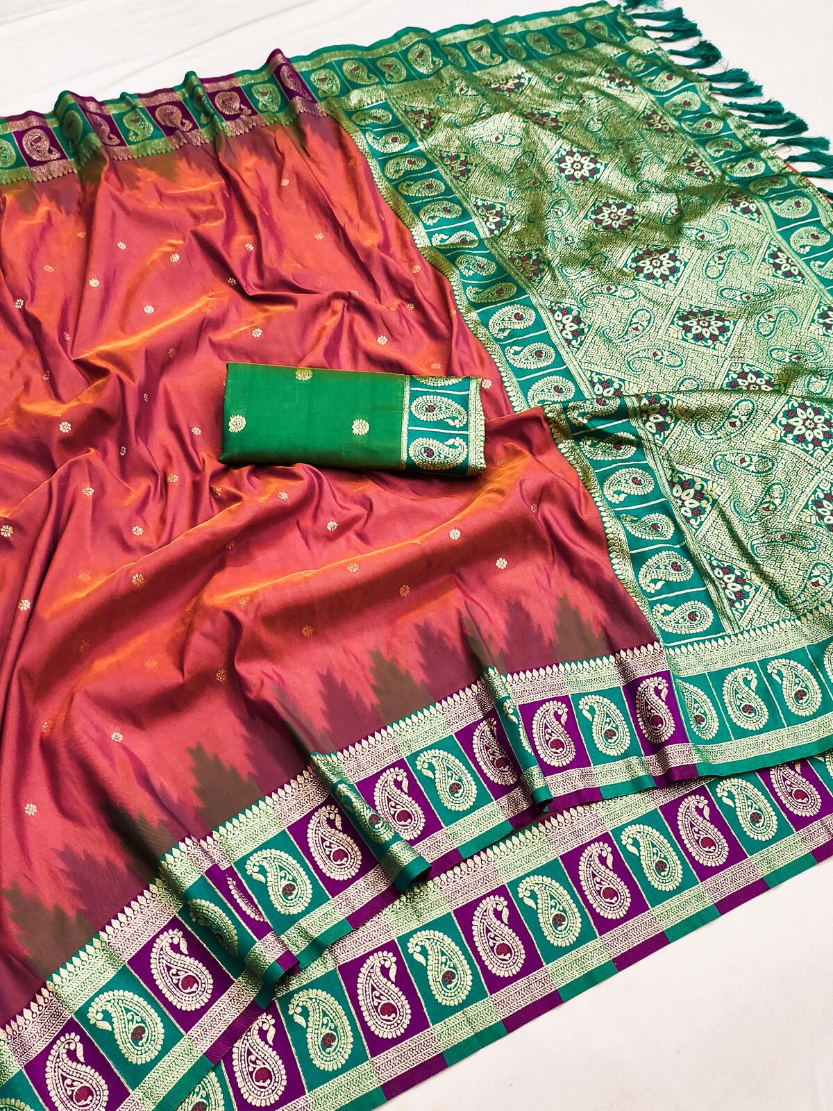 Ornate Peach Pure Zari Weaving Banarasi Silk Saree With Arresting Blouse Piece