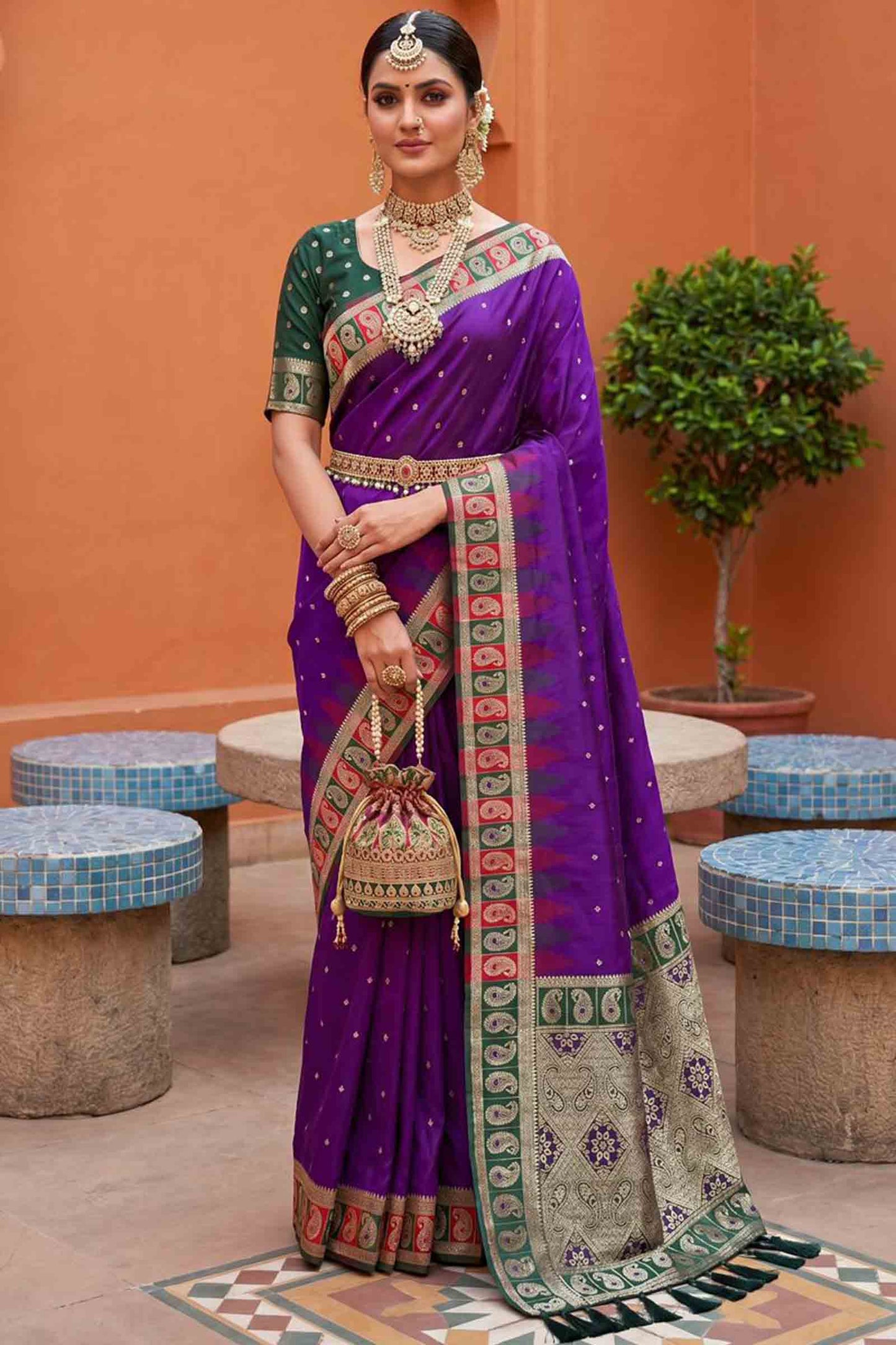 Piquant Purple Pure Zari Weaving Banarasi Silk Saree With Desultory Blouse Piece