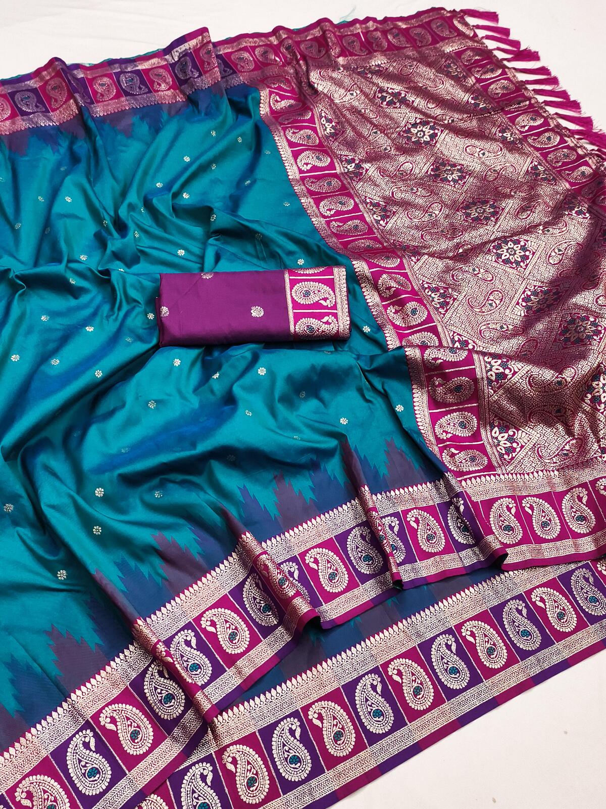 Engaging Rama Pure Zari Weaving Banarasi Silk Saree With Beauteous Blouse Piece