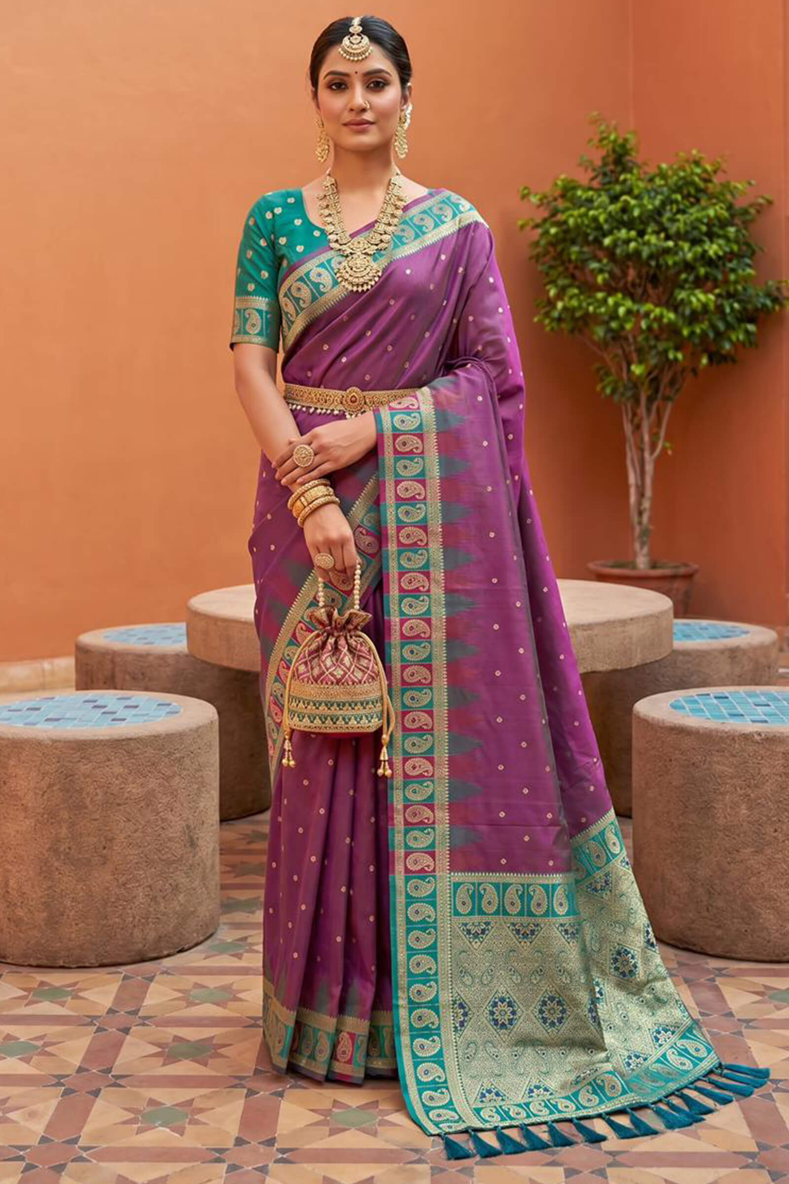 Amazing Wine Pure Zari Weaving Banarasi Silk Saree With Glittering Blouse Piece