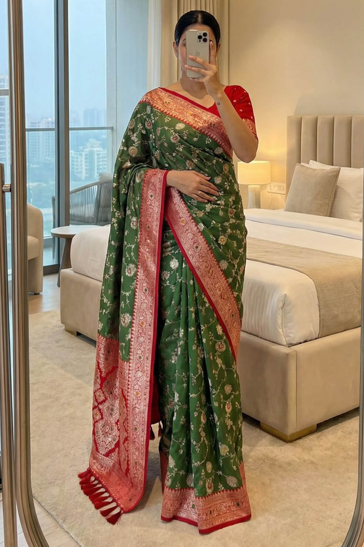 Palimpsest Green Pure Zari Weaving Banarasi Silk Saree With Unequalled Blouse Piece