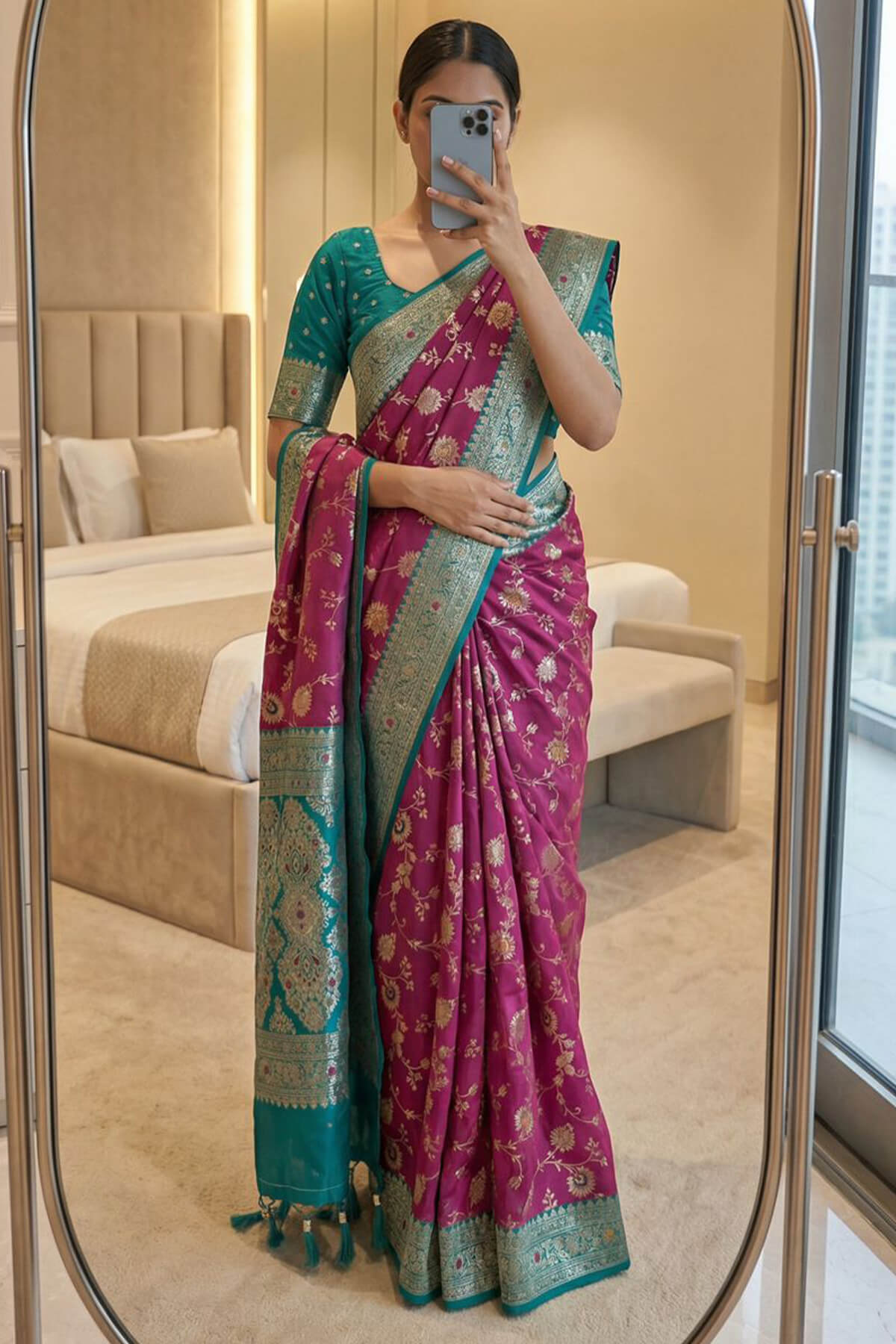 Murmurous Magenta Pure Zari Weaving Banarasi Silk Saree With Exquisite Blouse Piece