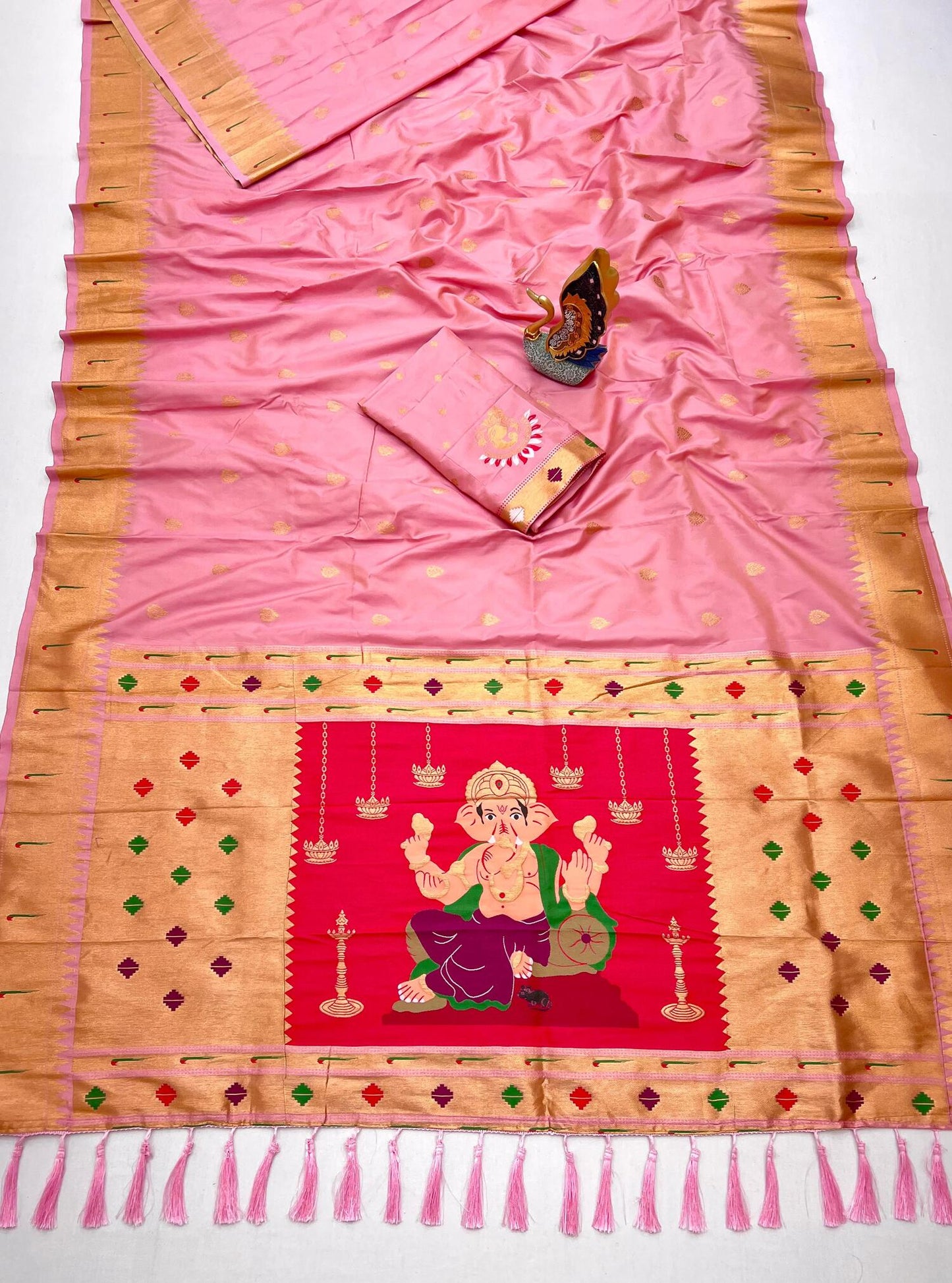 Quintessential Pink Paithani Silk Saree With Chatoyant Blouse Piece