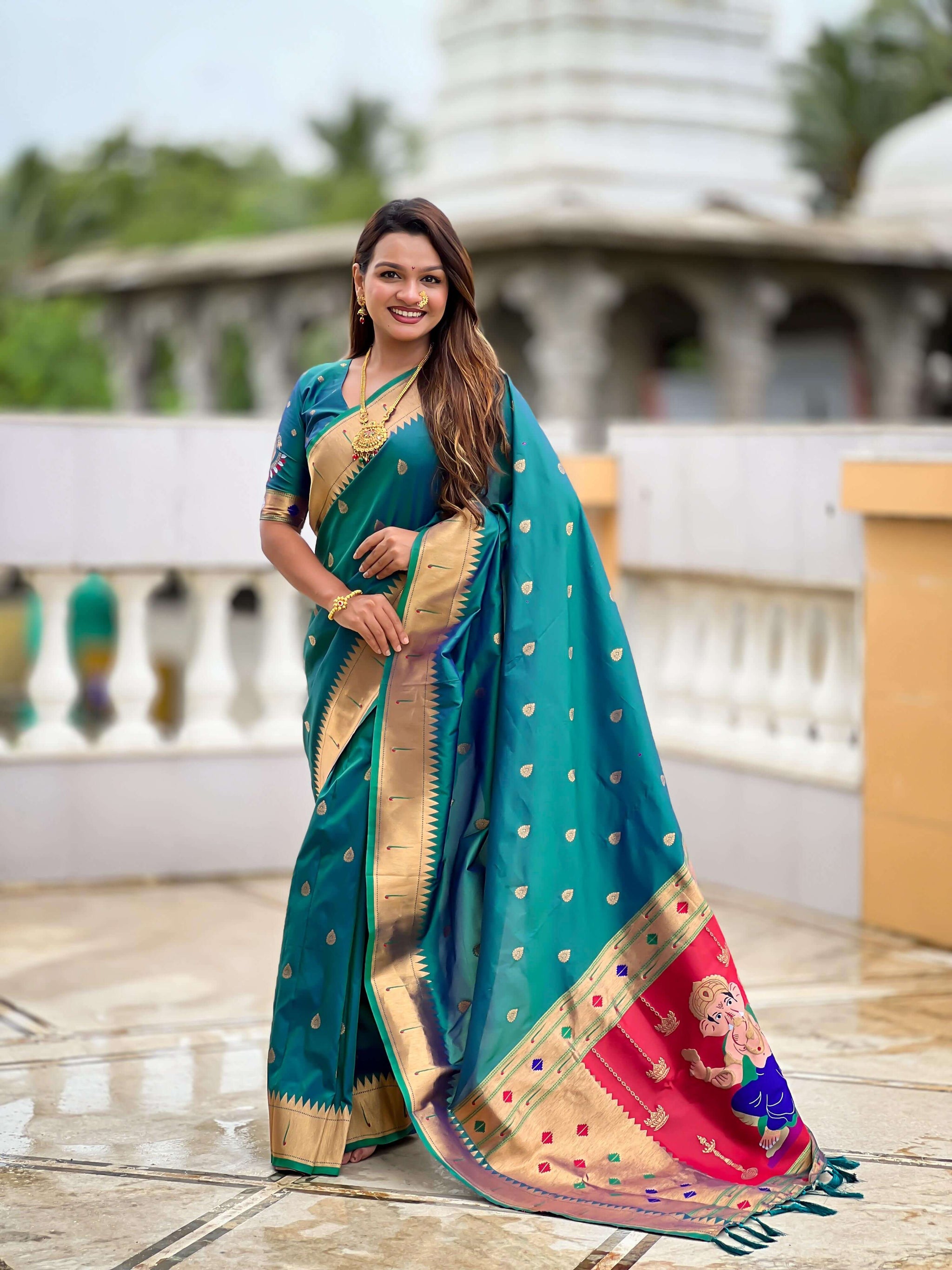 Tantalizing Rama Paithani Silk Saree With Sempiternal Blouse Piece