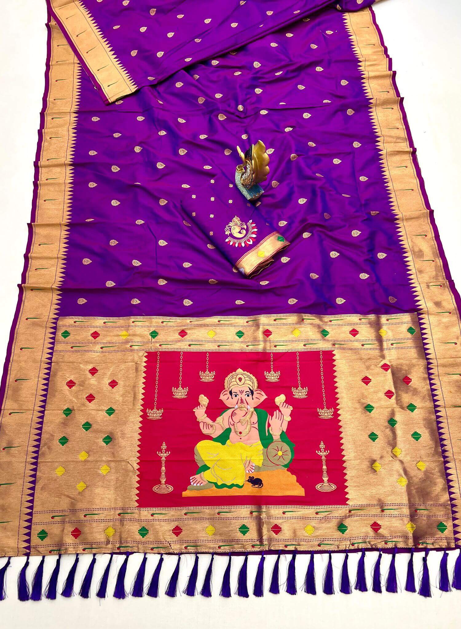Unequalled Royal Purple Paithani Silk Saree With Conflate Blouse Piece