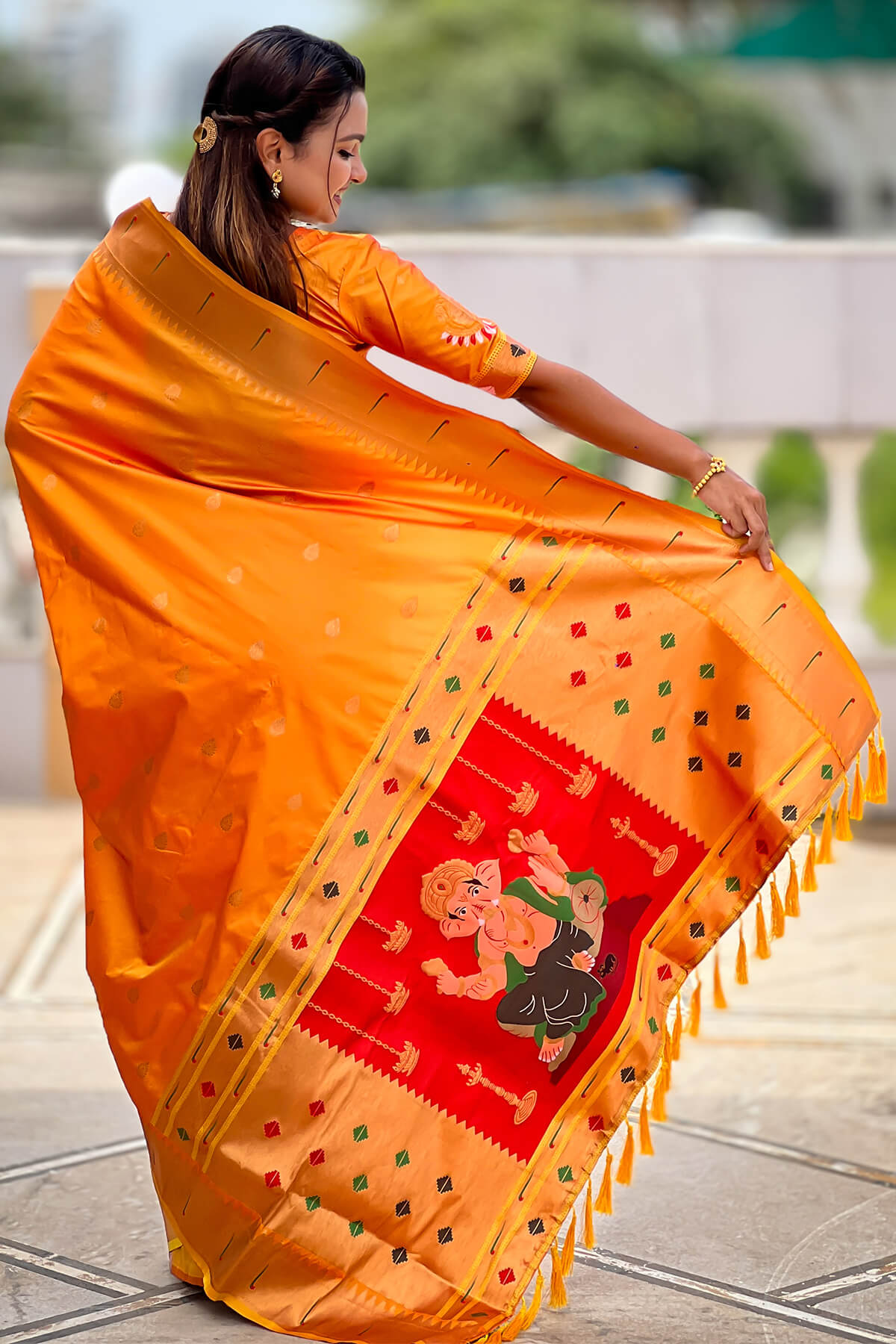 Adorning Orange Paithani Silk Saree With Gratifying Blouse Piece