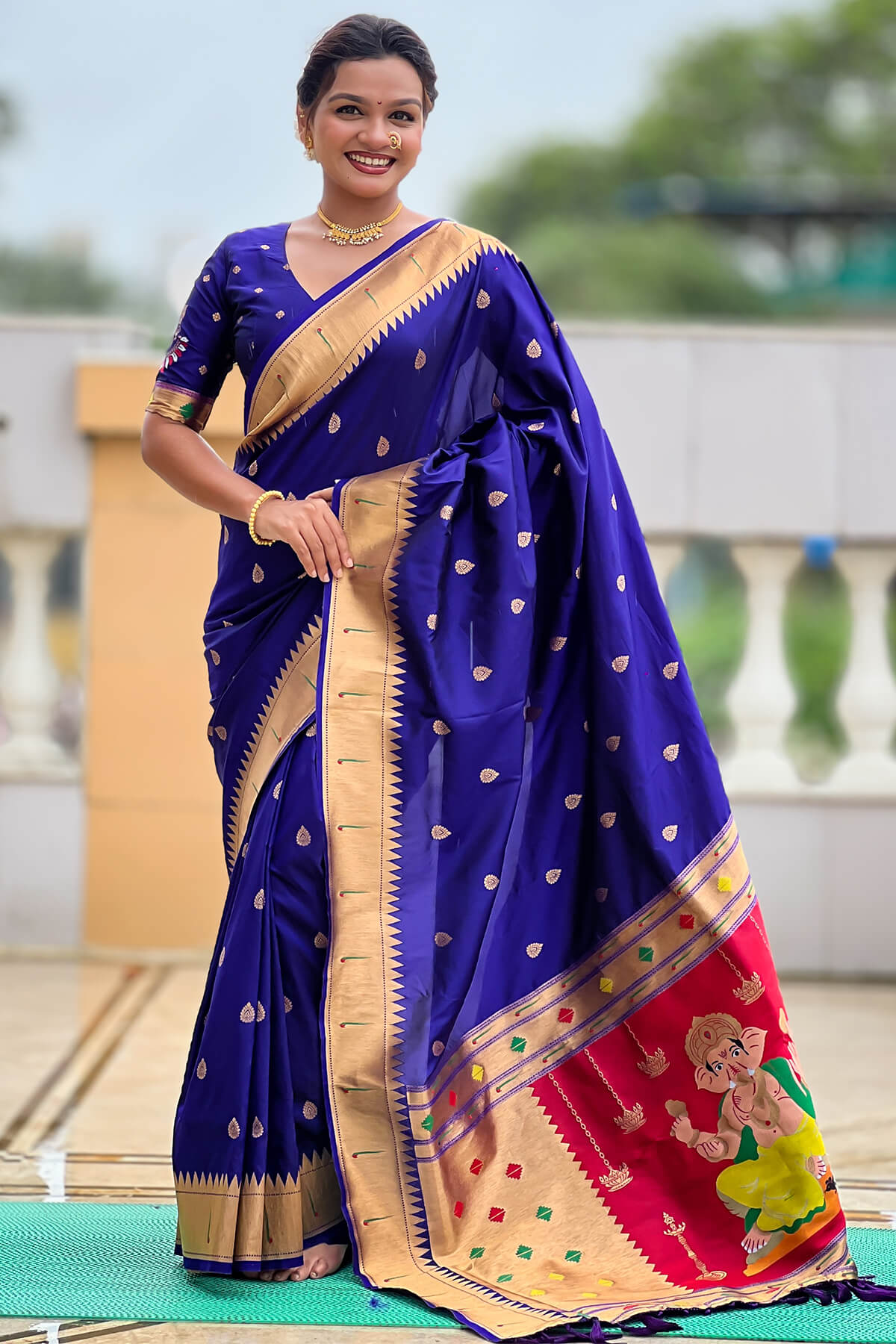 Energetic Royal Blue Paithani Silk Saree With Hypnotic Blouse Piece