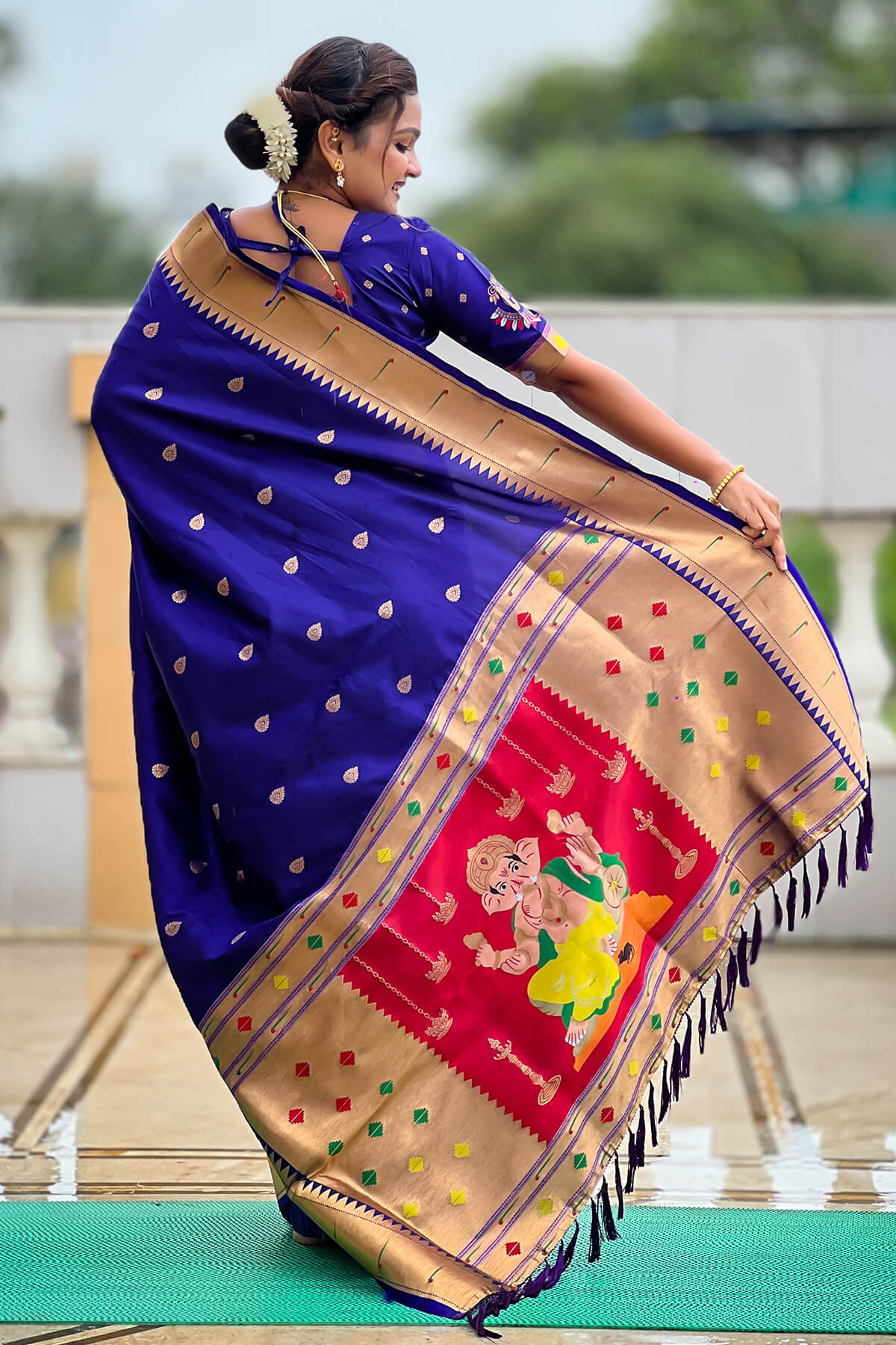 Energetic Royal Blue Paithani Silk Saree With Hypnotic Blouse Piece