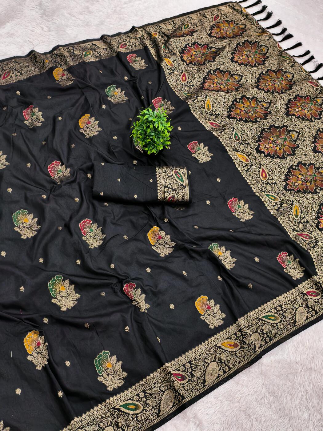 Beauteous Black Viscose Dola Silk Saree With Scintillating Blouse Piece