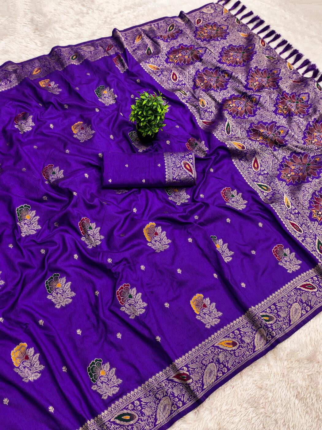 Tantalizing Purple Viscose Dola Silk Saree With Trendy Blouse Piece