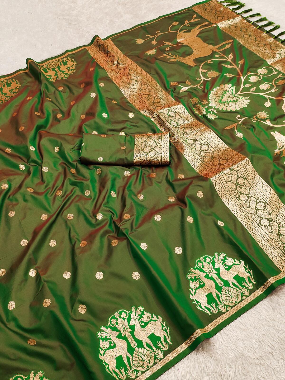 Inimitable Green Pure Zari Weaving Banarasi Silk Saree With Splendiferous Blouse Piece
