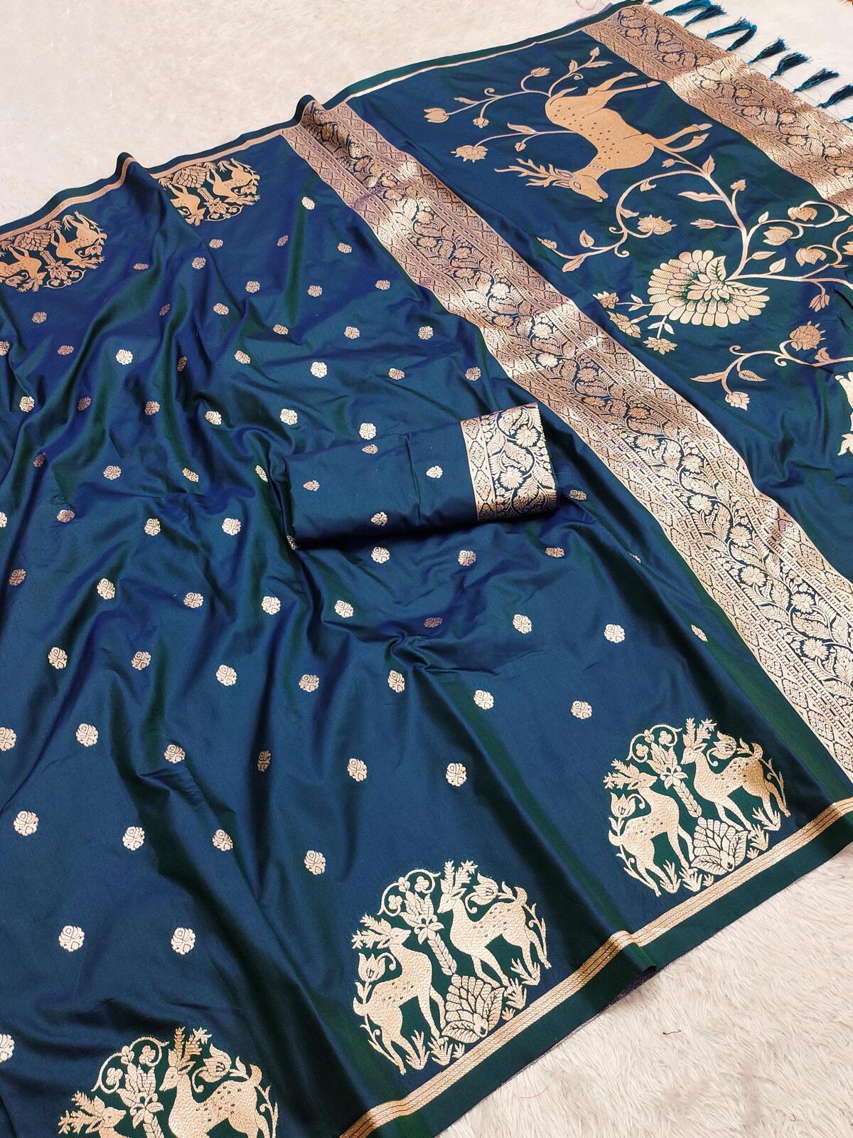 Splendorous Rama Pure Zari Weaving Banarasi Silk Saree With Aplomb Blouse Piece
