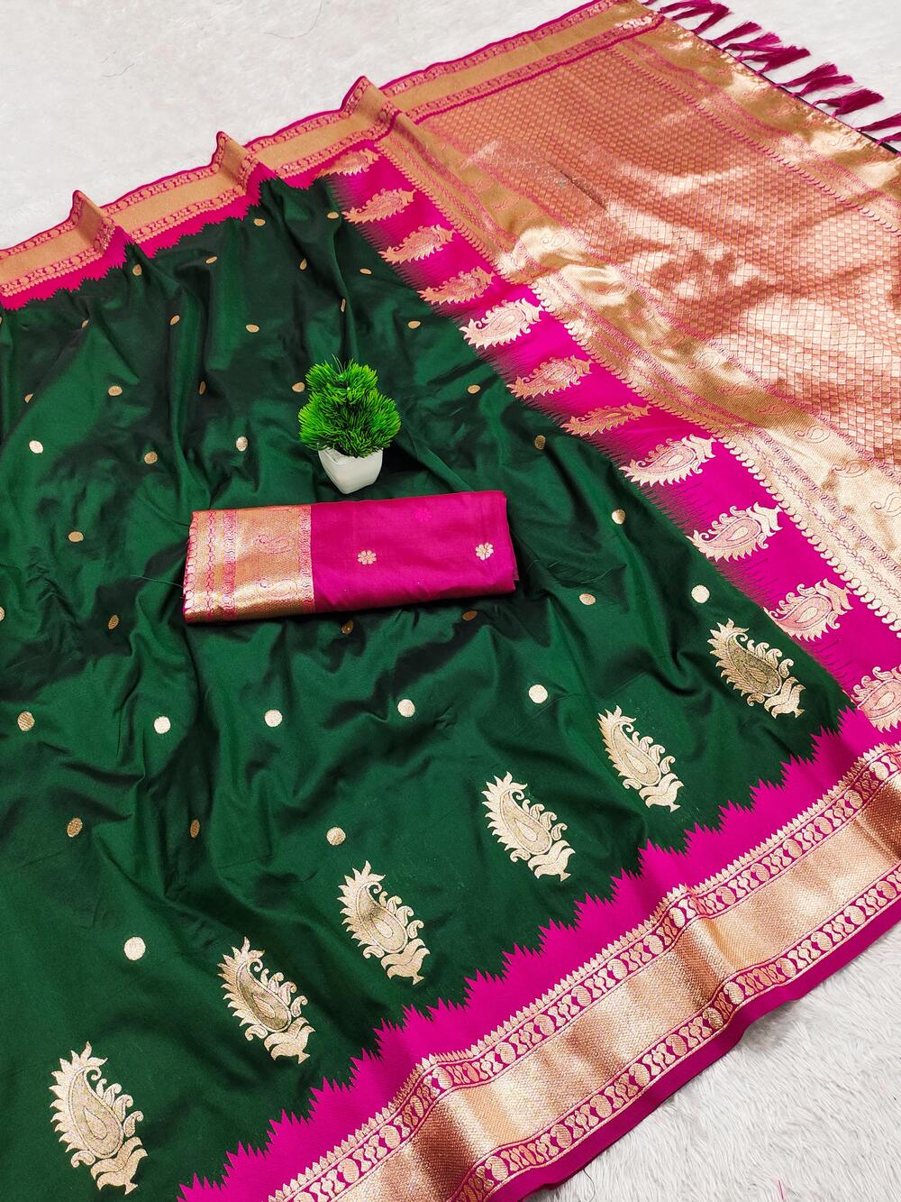 Vivacious Dark Green Pure Zari Weaving Banarasi Silk Saree With Posh Blouse Piece