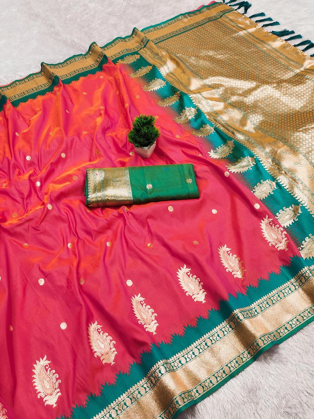 Surreptitious Pink Pure Zari Weaving Banarasi Silk Saree With Lissome Blouse Piece