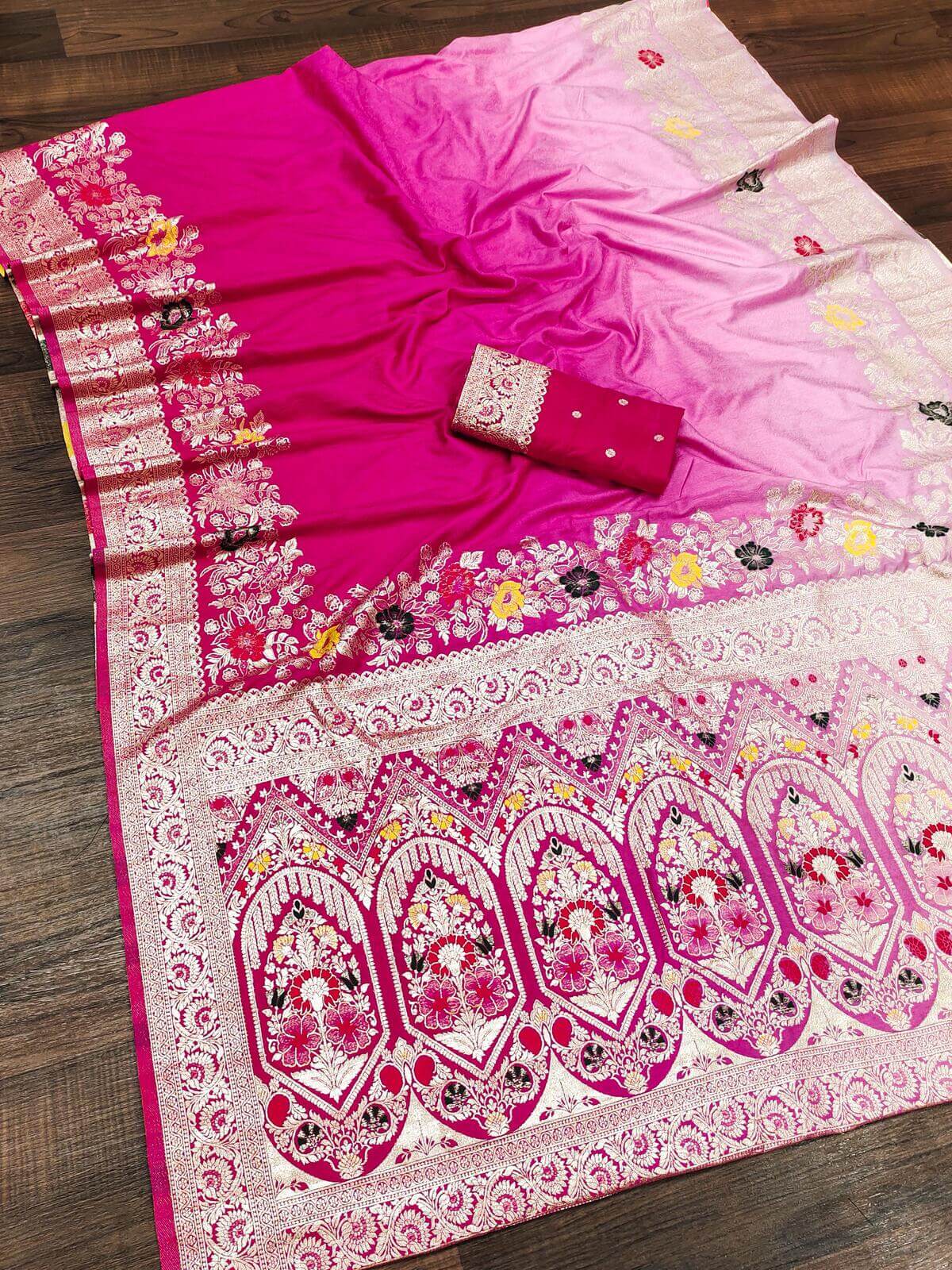 Entrancing Dark Pink Viscose Dola Silk Saree With Invaluable Blouse Piece