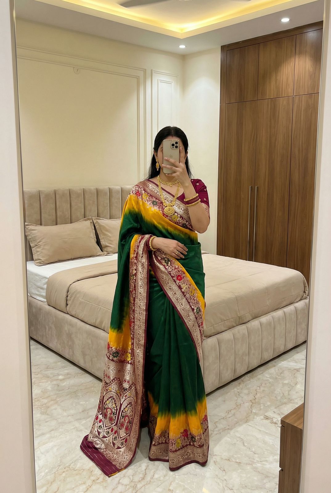 Resplendent Dark Green Banarasi Dola Silk Saree With Demesne Blouse Piece