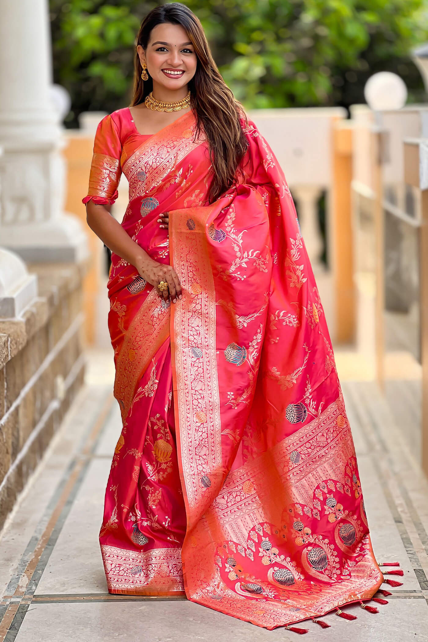 Flameboyant Pink Pure Zari Weaving Banarasi Silk Saree With Blissful Blouse Piece