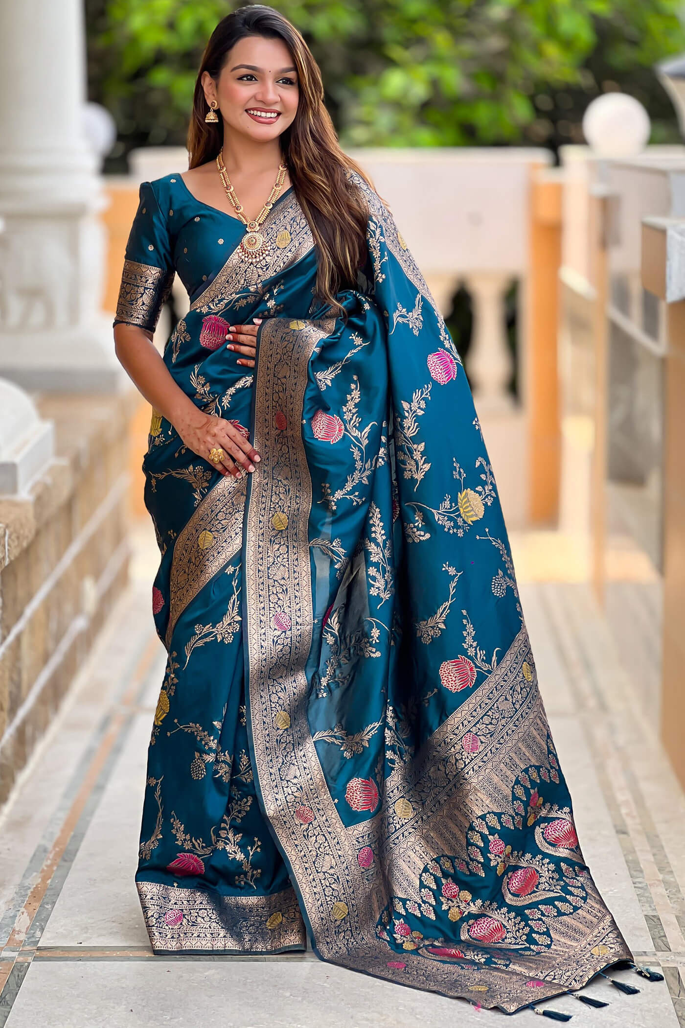 Proficient Rama Pure Zari Weaving Banarasi Silk Saree With Exuberant Blouse Piece