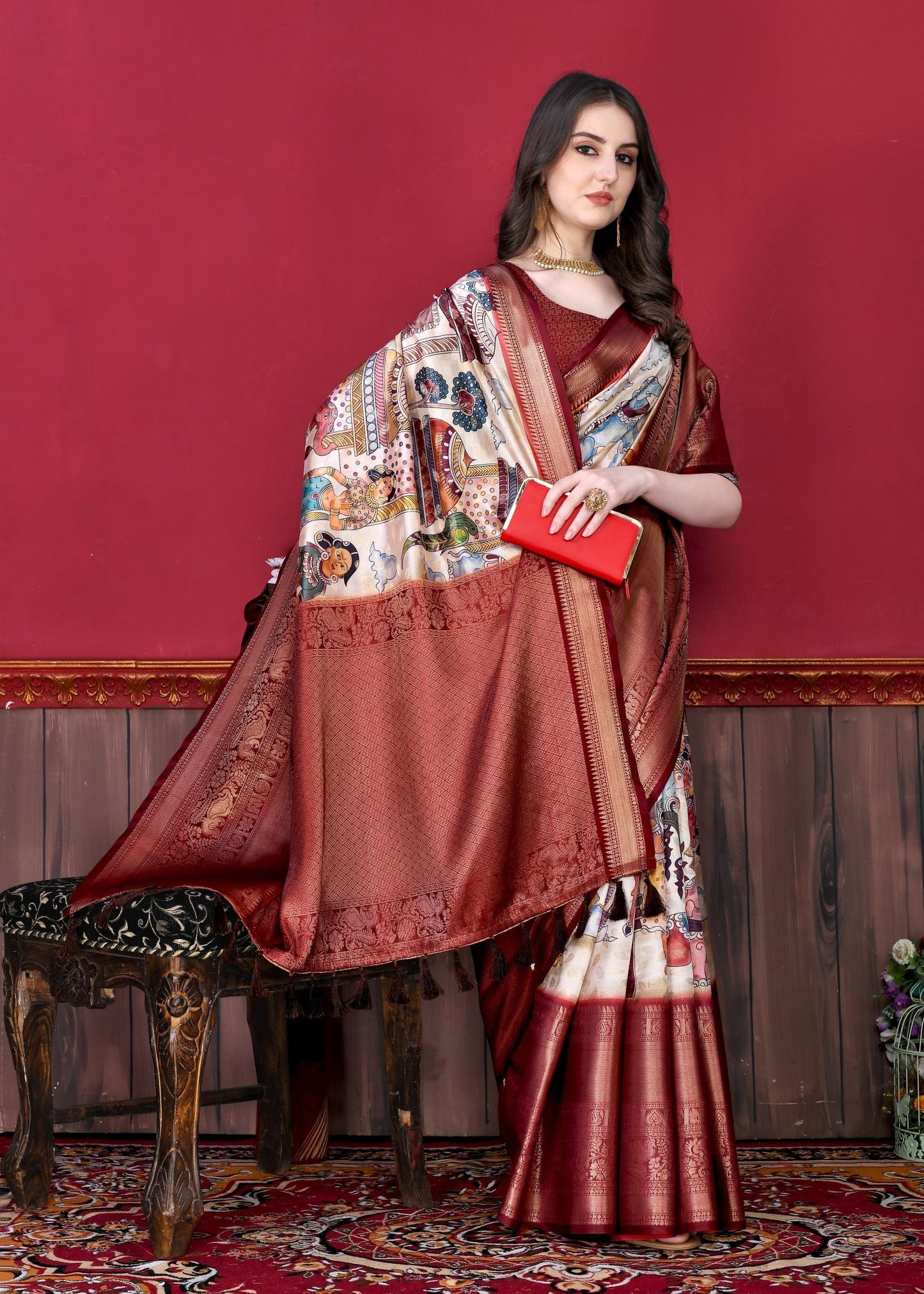 Flattering Off White Kalamkari Printed Saree With Mesmerising Blouse Piece