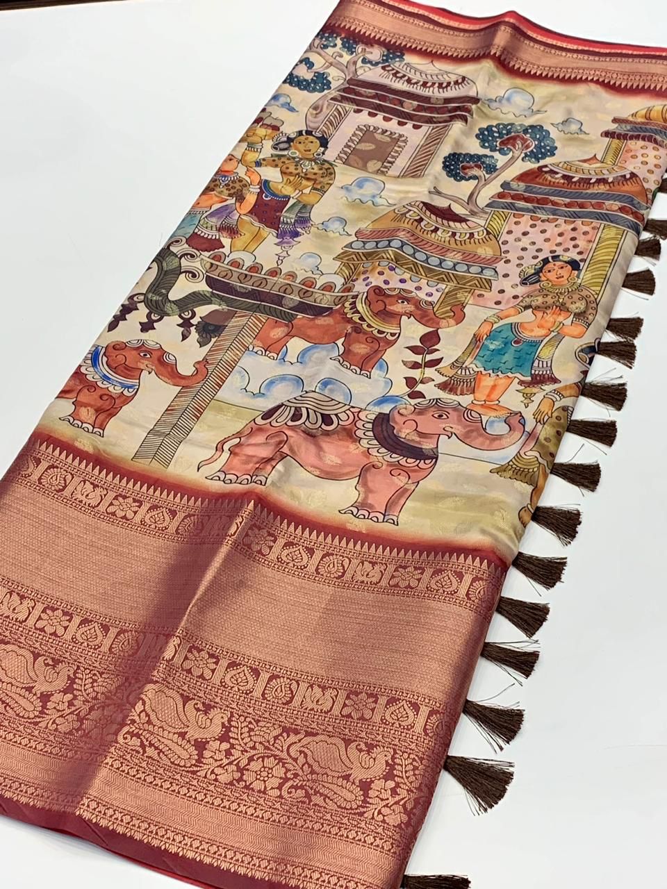 Flattering Off White Kalamkari Printed Saree With Mesmerising Blouse Piece
