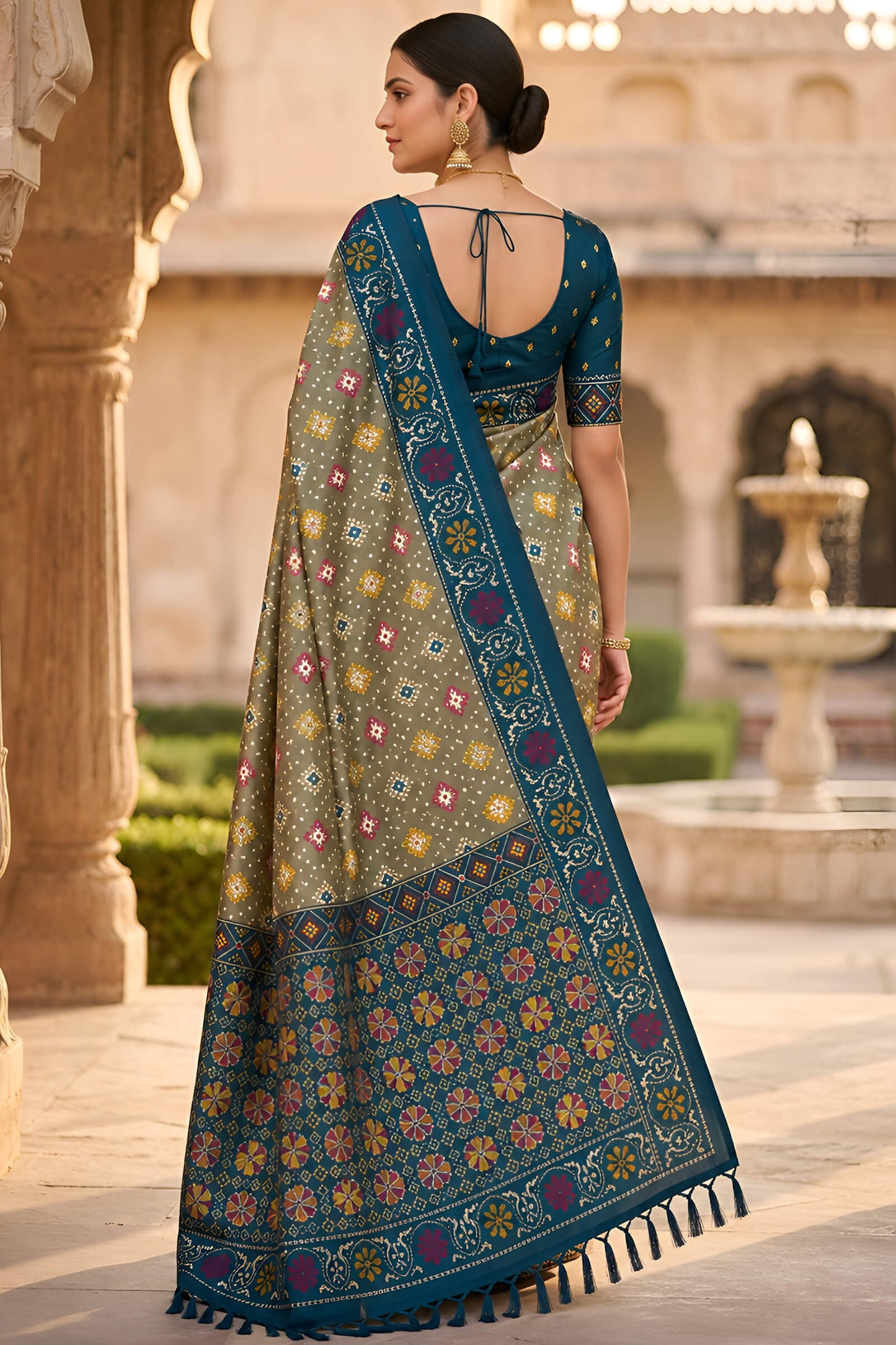 Comely Mehndi Patola Silk Saree with Tremendous Blouse Piece