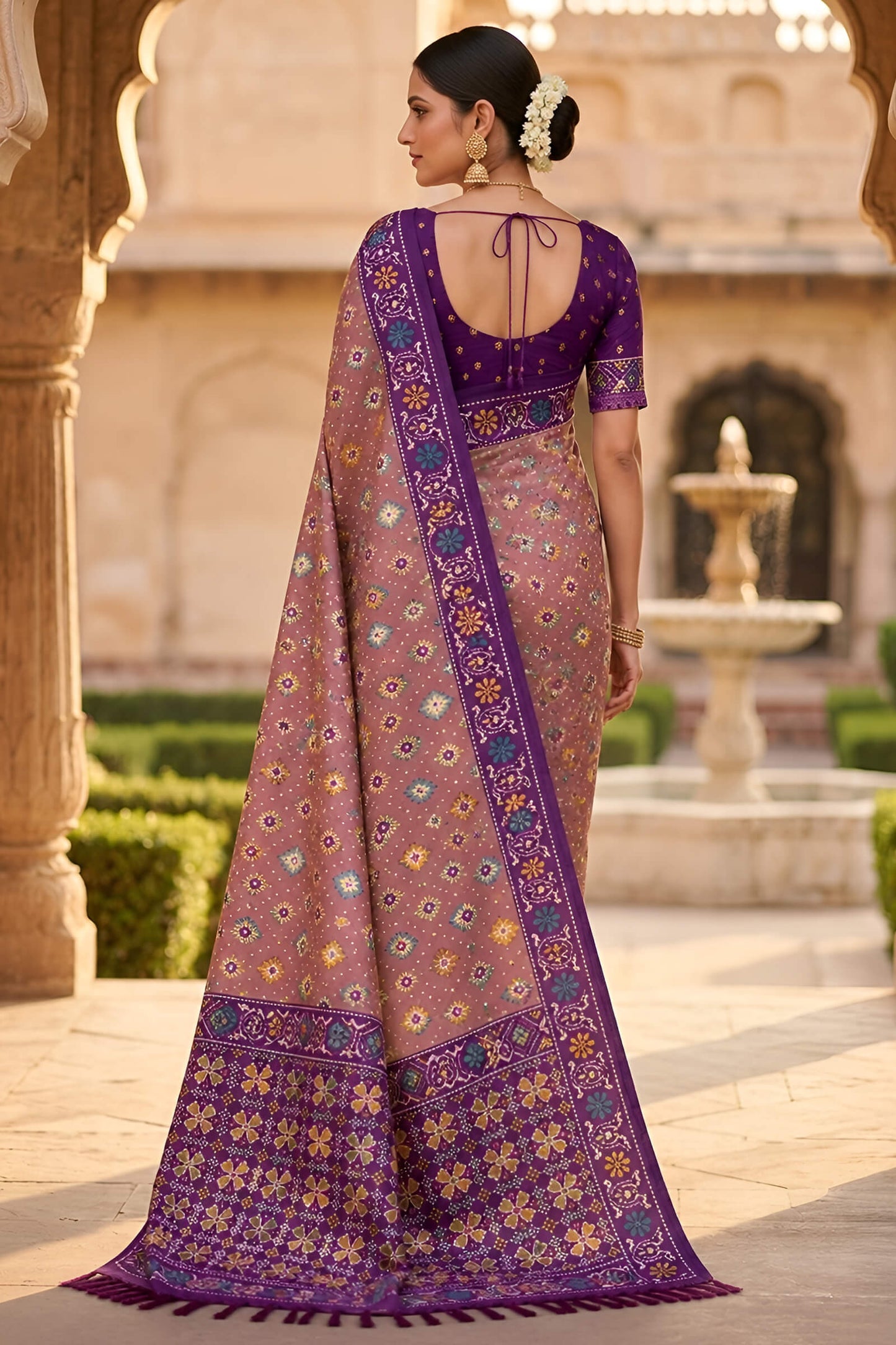 Inimitable Pink Patola Silk Saree with Delectable Blouse Piece
