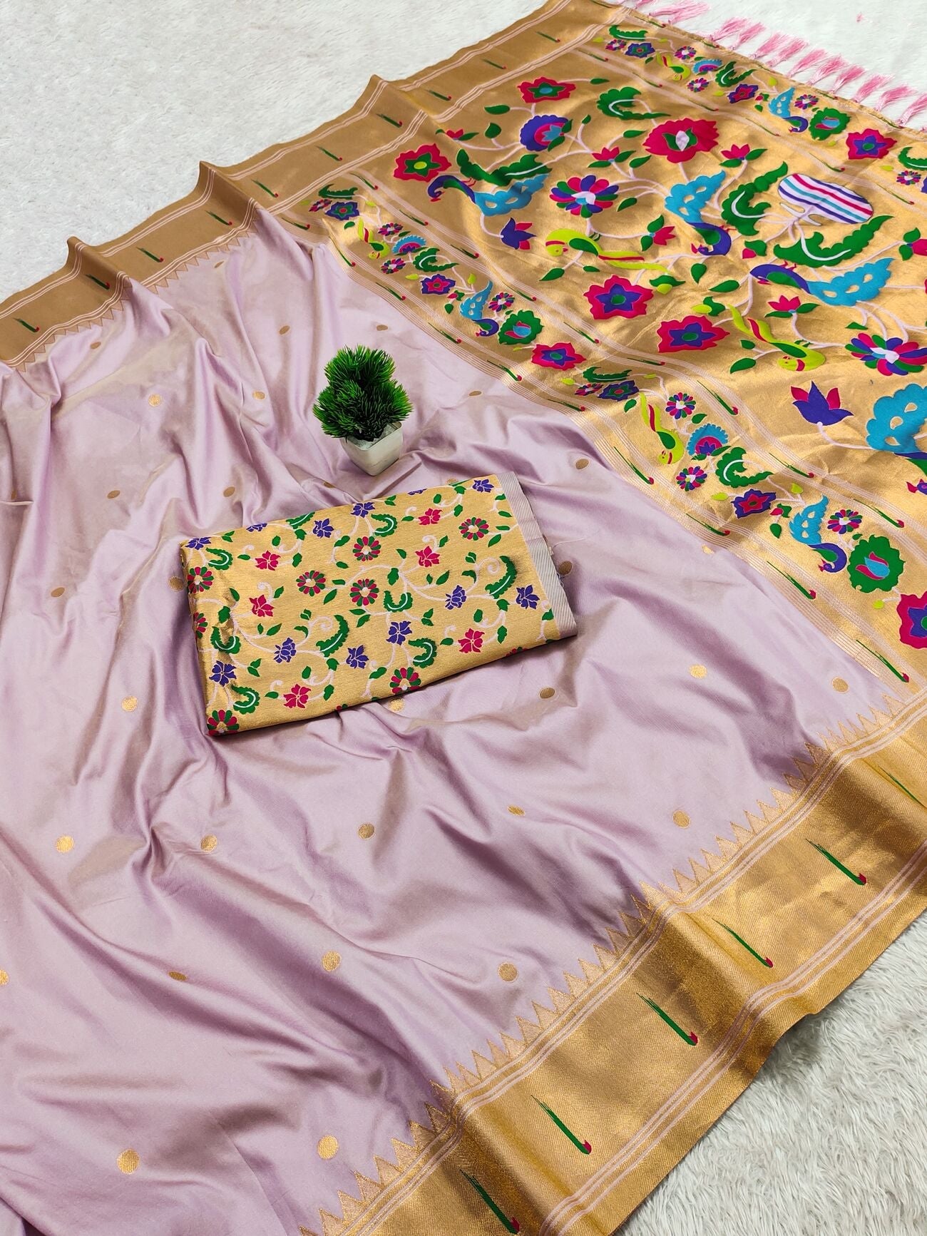Engrossing Lavender Paithani Silk Saree With Sonorous Blouse Piece