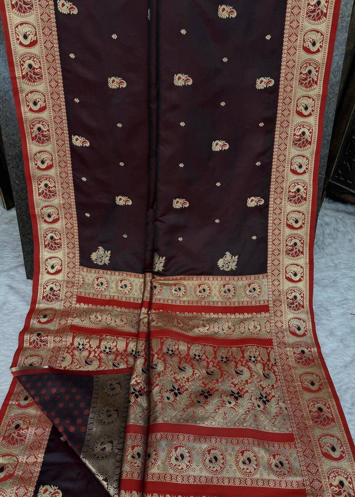Mesmerising Maroon Pure Zari Weaving Banarasi Silk Saree With Enigmatic Blouse Piece