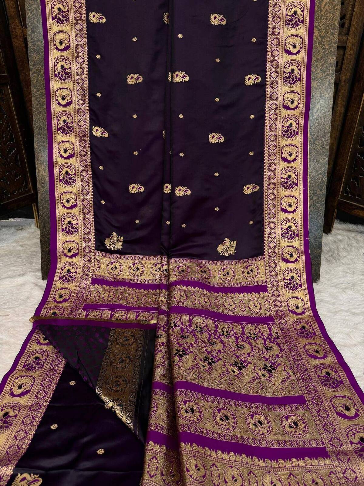 Ravishing Purple Pure Zari Weaving Banarasi Silk Saree With Delightful Blouse Piece