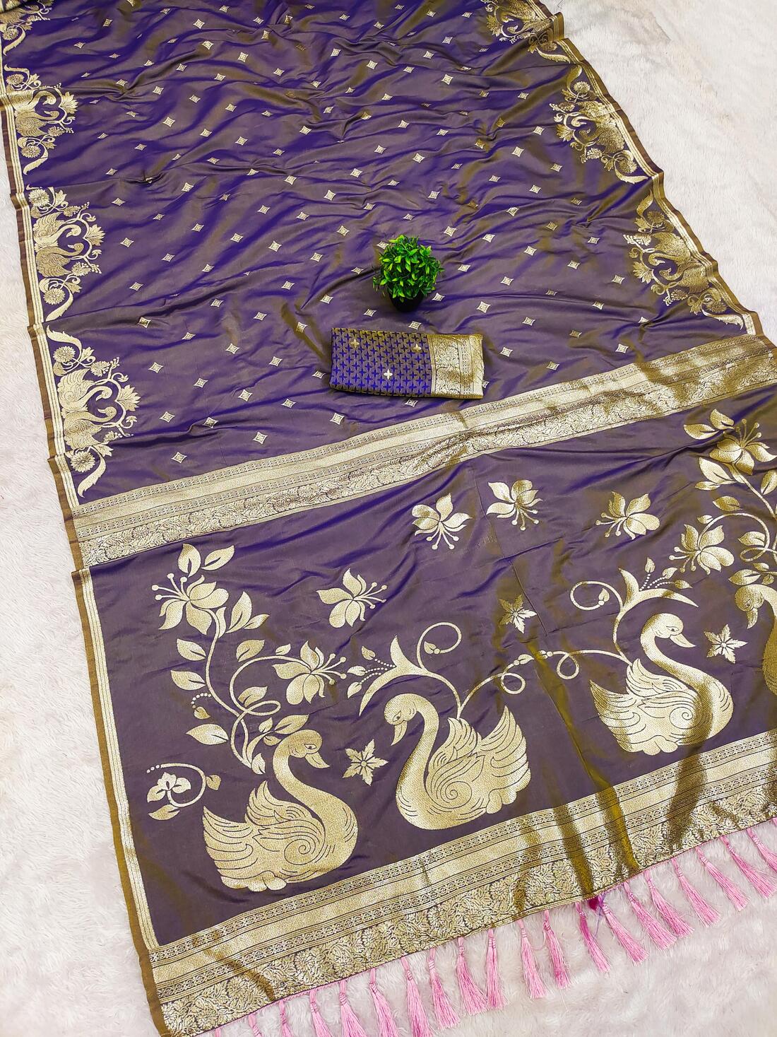 Pleasant Lavender Pure Zari Weaving Banarasi Silk Saree With Tantalizing Blouse Piece