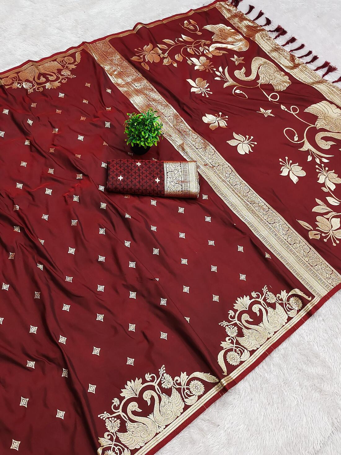 Winsome Maroon Pure Zari Weaving Banarasi Silk Saree With Enthralling Blouse Piece