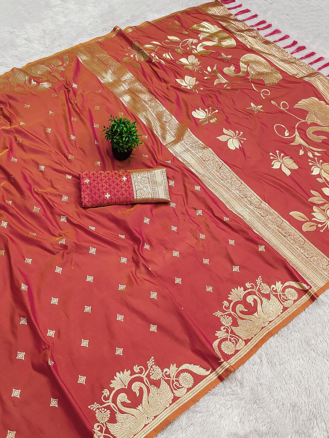 Impressive Pink Pure Zari Weaving Banarasi Silk Saree With Arresting Blouse Piece