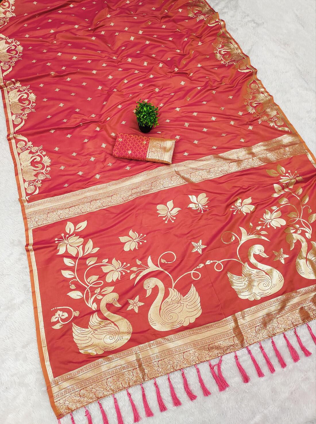 Impressive Pink Pure Zari Weaving Banarasi Silk Saree With Arresting Blouse Piece