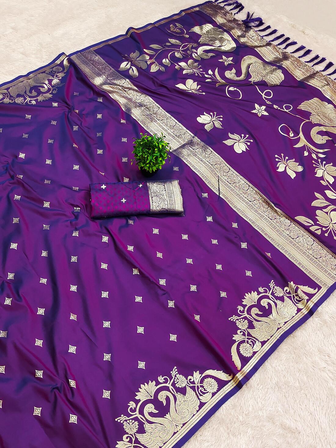 Quixotic Purple Pure Zari Weaving Banarasi Silk Saree With Flamboyant Blouse Piece