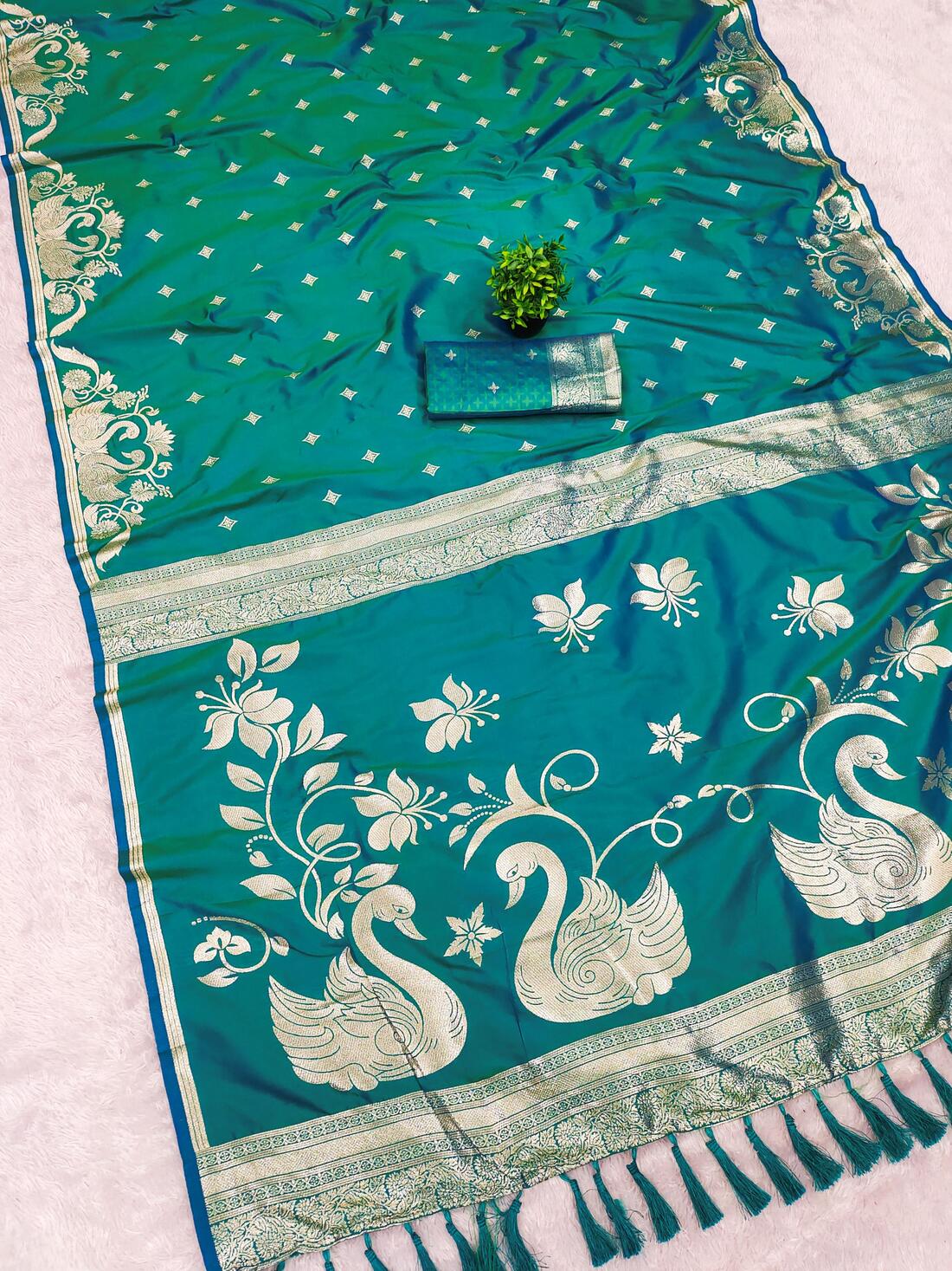 Forbearance Sea Green Pure Zari Weaving Banarasi Silk Saree With Comely Blouse Piece