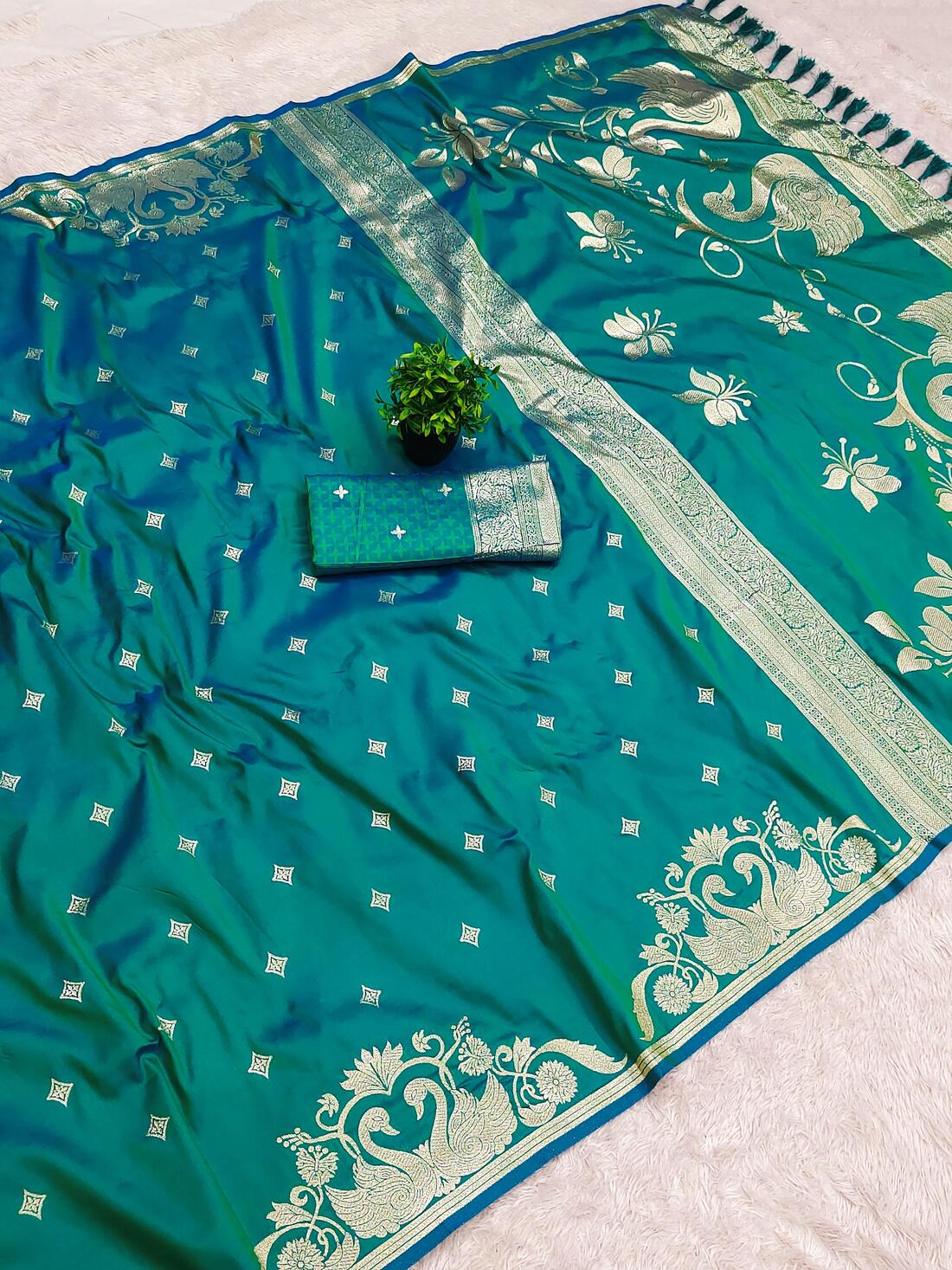 Forbearance Sea Green Pure Zari Weaving Banarasi Silk Saree With Comely Blouse Piece