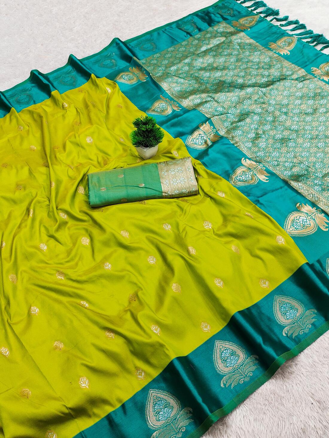 Ebullience Parrot Pure Zari Weaving Banarasi Silk Saree With Imaginative Blouse Piece