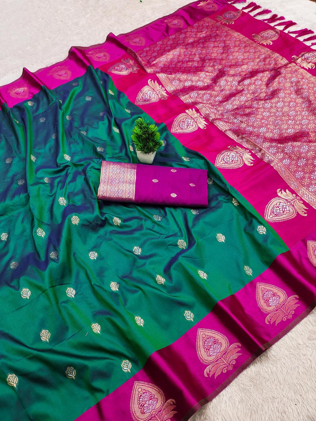 Transcendent Rama Pure Zari Weaving Banarasi Silk Saree With Propinquity Blouse Piece