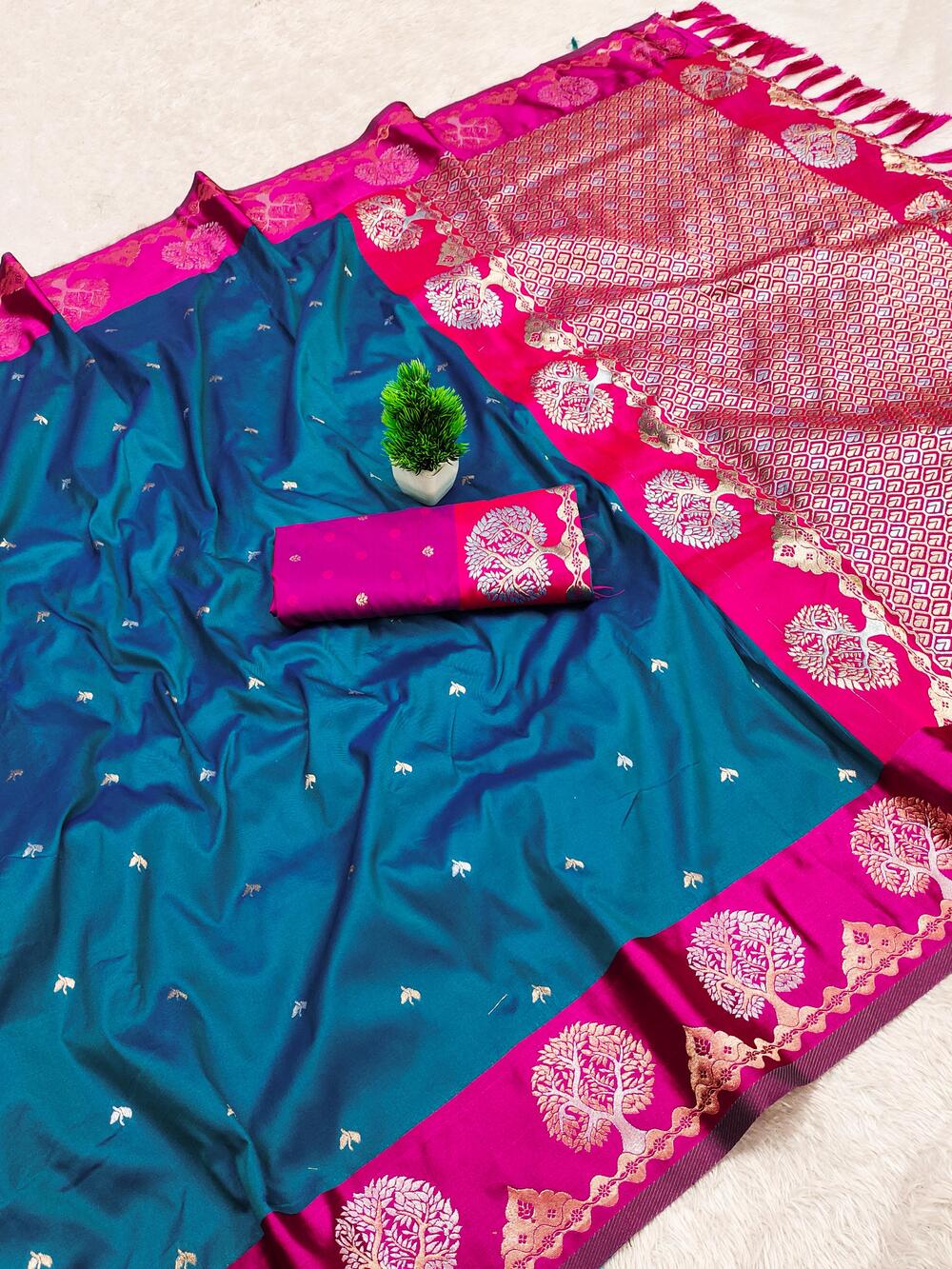 Inspiring Blue Paithani Silk Saree With Ornate Blouse Piece