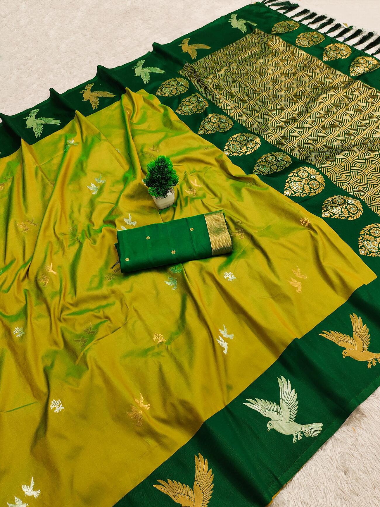 Assemblage Green Pure Zari Weaving Banarasi Silk Saree With Seraphic Blouse Piece