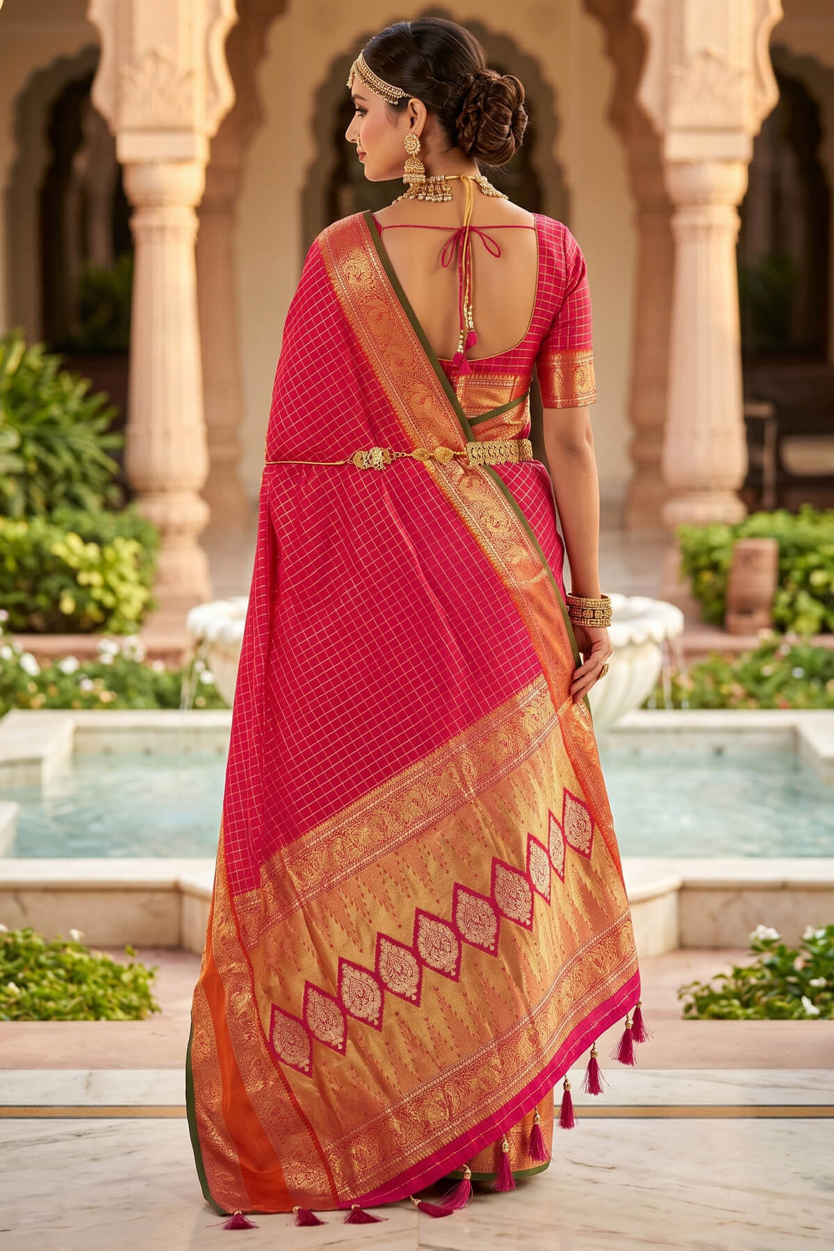 Bucolic Dark Pink Pure Zari Weaving Banarasi Silk Saree With Fancifull Blouse Piece