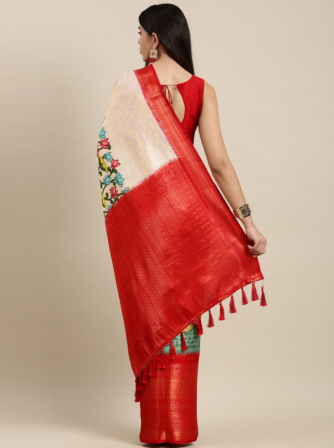 Scintillating Beige Kalamkari Printed Saree With Flameboyant Blouse Piece
