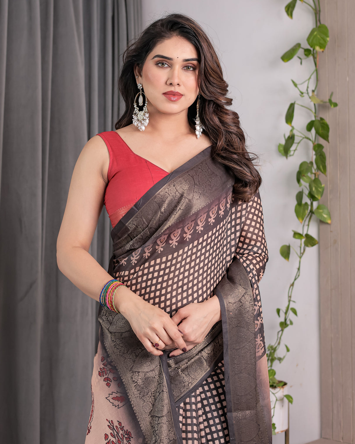 Elegant beige handloom saree with maroon leaf butta black zari woven pallu festive drape 5 5m saree 0 8m blouse