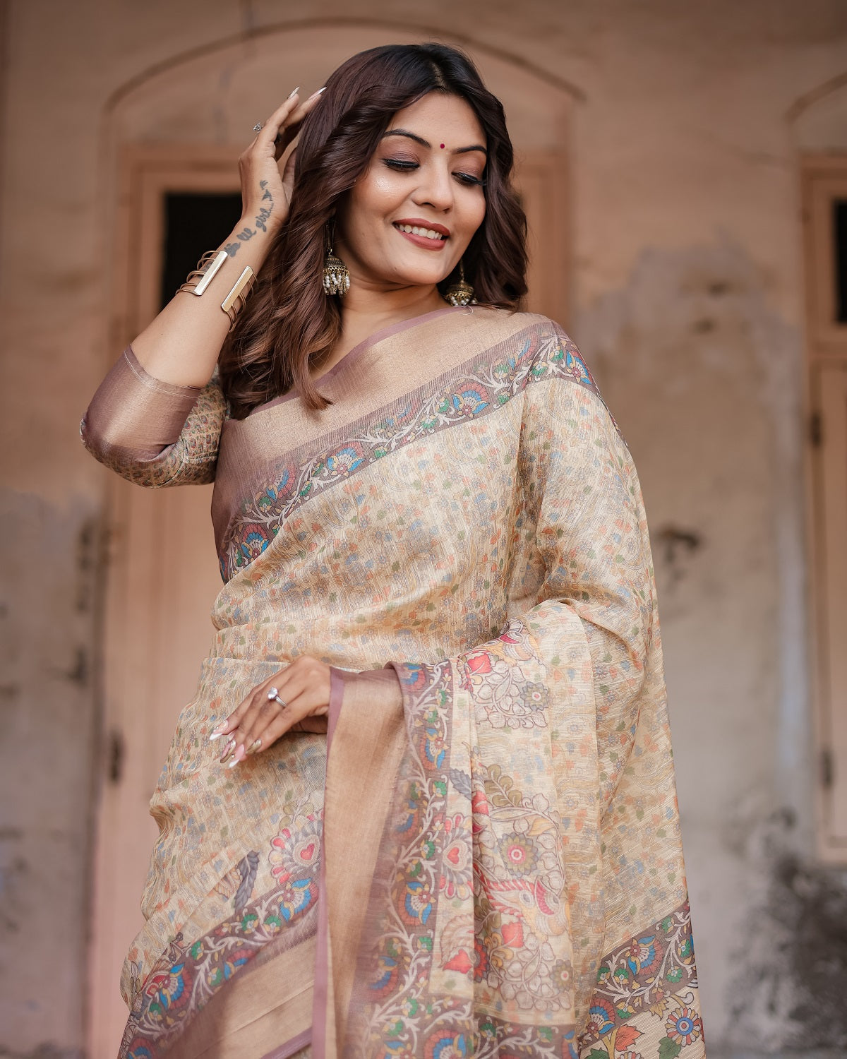 Printed Off White Linen Saree for Women with Multicolor Pallu and Ethnic Border – Lightweight Casual Wear