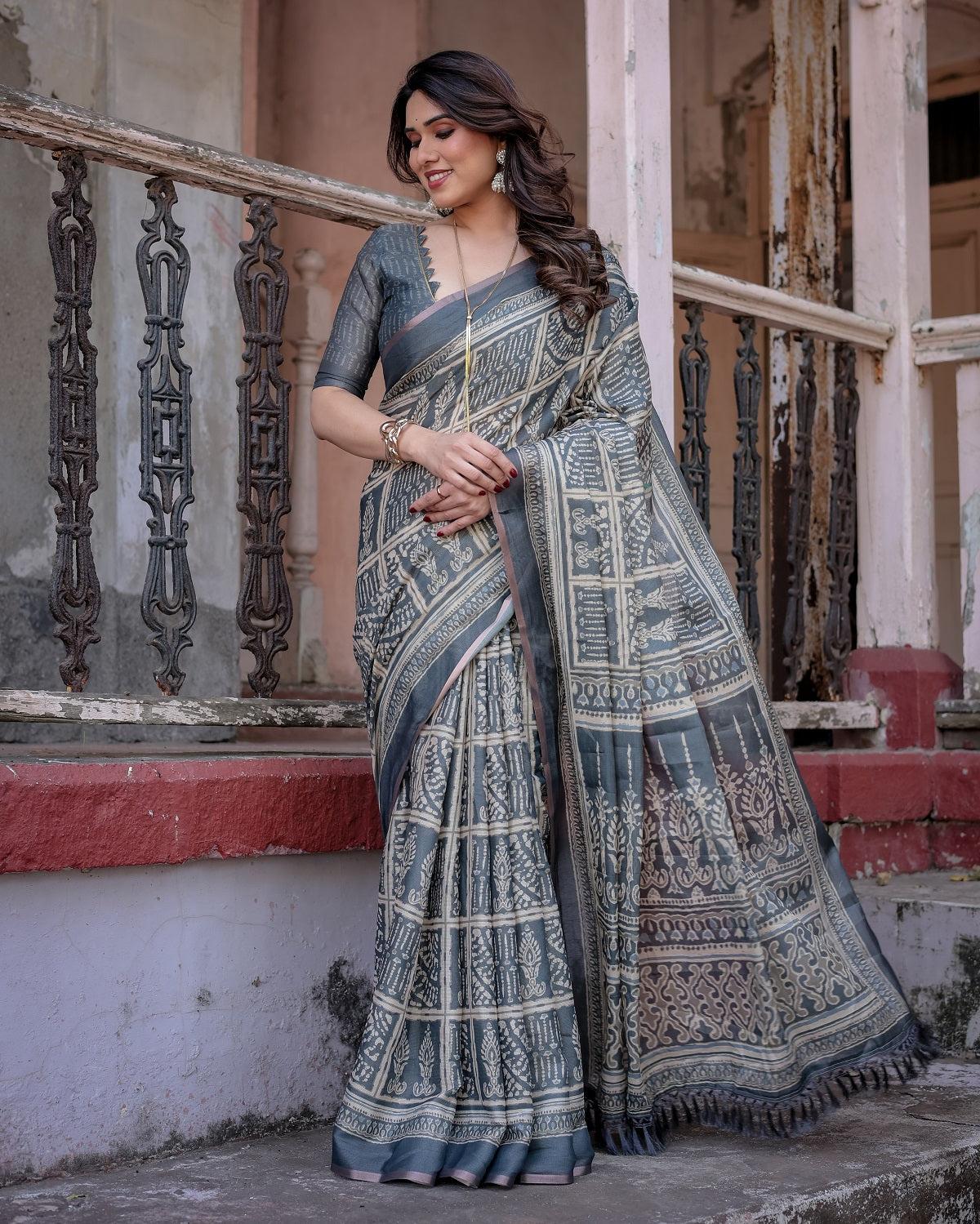Printed Grey Linen Saree for Women with Multicolor Pallu and Ethnic Border – Lightweight Casual Wear