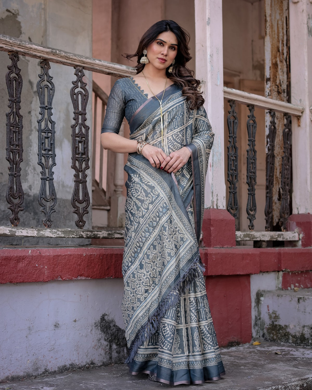 Printed Grey Linen Saree for Women with Multicolor Pallu and Ethnic Border – Lightweight Casual Wear
